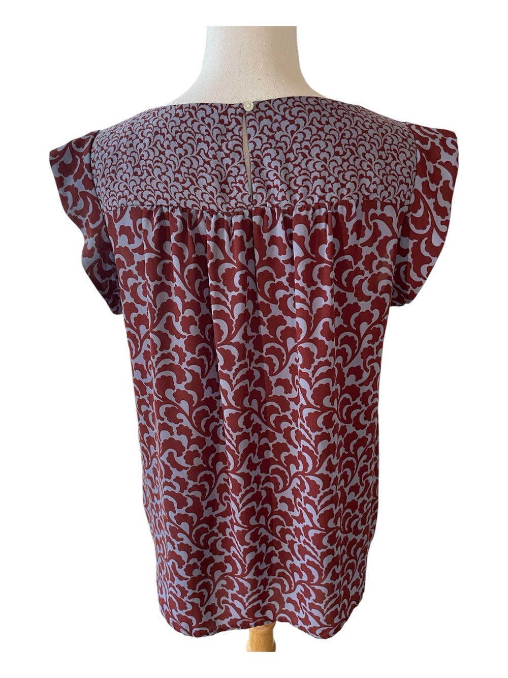 Loft Patterned Short Sleeved Blouse with Ruffled Detail. Size M - Picture 2 of 6